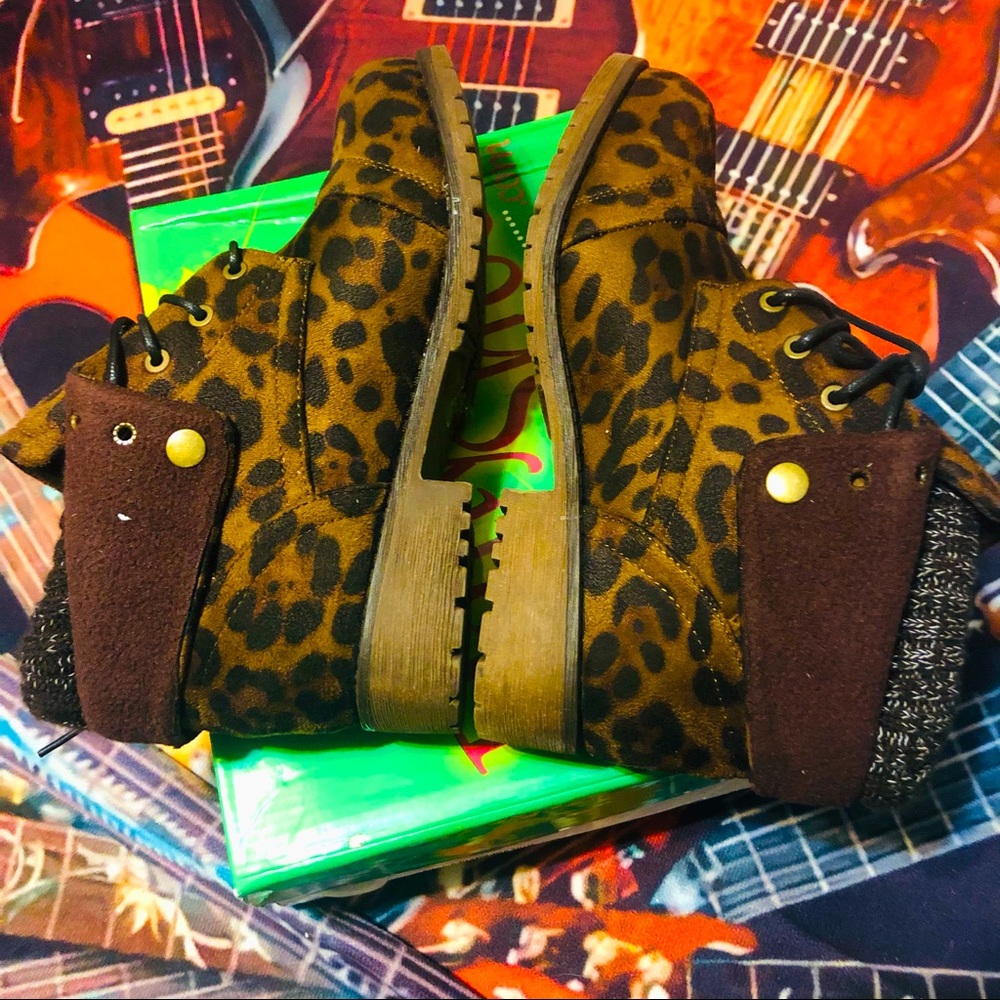 NIB Daily Shoes Leopard Lace Up Boots!
